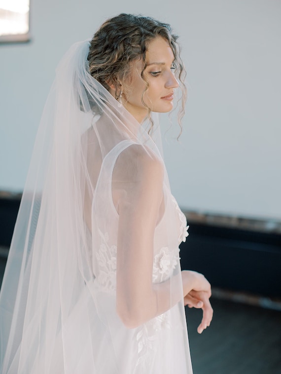 NEW Beautiful 1 tier cathedral length veil Scalloped Cathedral Length Wedding Veil 1 Tier Scalloped  main image 3