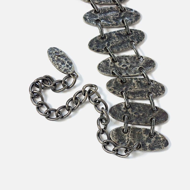 chain link belt METAL silver-toned grey metallic hammered abstract decorative hipster vintage 80s 1980s dress accessories waist 33 to 40