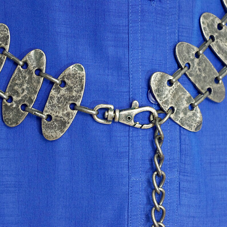 chain link belt METAL silver-toned grey metallic hammered abstract decorative hipster vintage 80s 1980s dress accessories waist 33 to 40