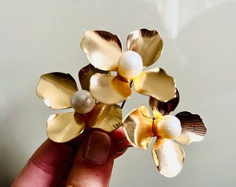 Large Gold Flower Pearl Hair Pins (Set of 3)/Freshwater Pearl Bridal Accessories/Wedding Hair