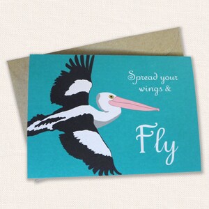 Apri le ali e vola biglietto di auguri pellicano uccello australiano amico di famiglia verde acqua blu bianco nero rosa viaggio buon viaggio viaggio