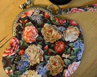 Floral Kiss Clasp Coin Purse: Vintage Style Cotton Wristlet