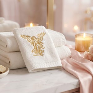 Zestaw ręczników z haftowanym aniołem | Białe ręczniki kąpielowe i do rąk z bawełny 600 g/m² | Wystrój łazienki zdjęcie 5