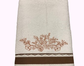 Embroidered with flowers bath towel set- Personalized bath towel, hand towel and wash towel- Custom towel set