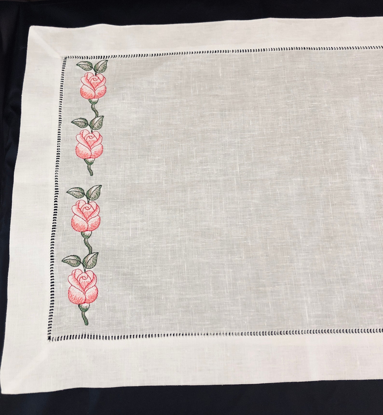 Rose Design Placemat, Linen Placemats, Placemats, Embroidered Placemat