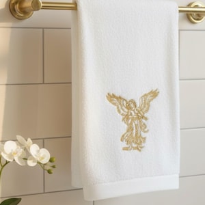 Zestaw ręczników z haftowanym aniołem | Białe ręczniki kąpielowe i do rąk z bawełny 600 g/m² | Wystrój łazienki zdjęcie 1