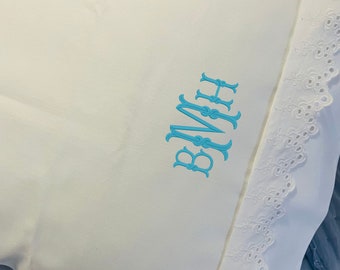 100% Cotton Monogrammed Bed Sheets with Eyelet Lace Trim - Luxurious 600 Thread Count Bedding"