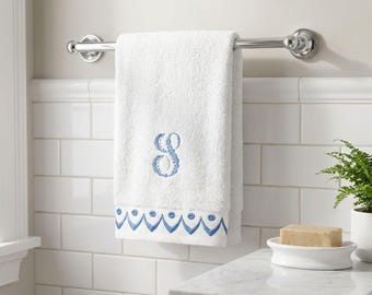 Scallop border bath towel set - Custom monogram embroidered - Bathroom decor