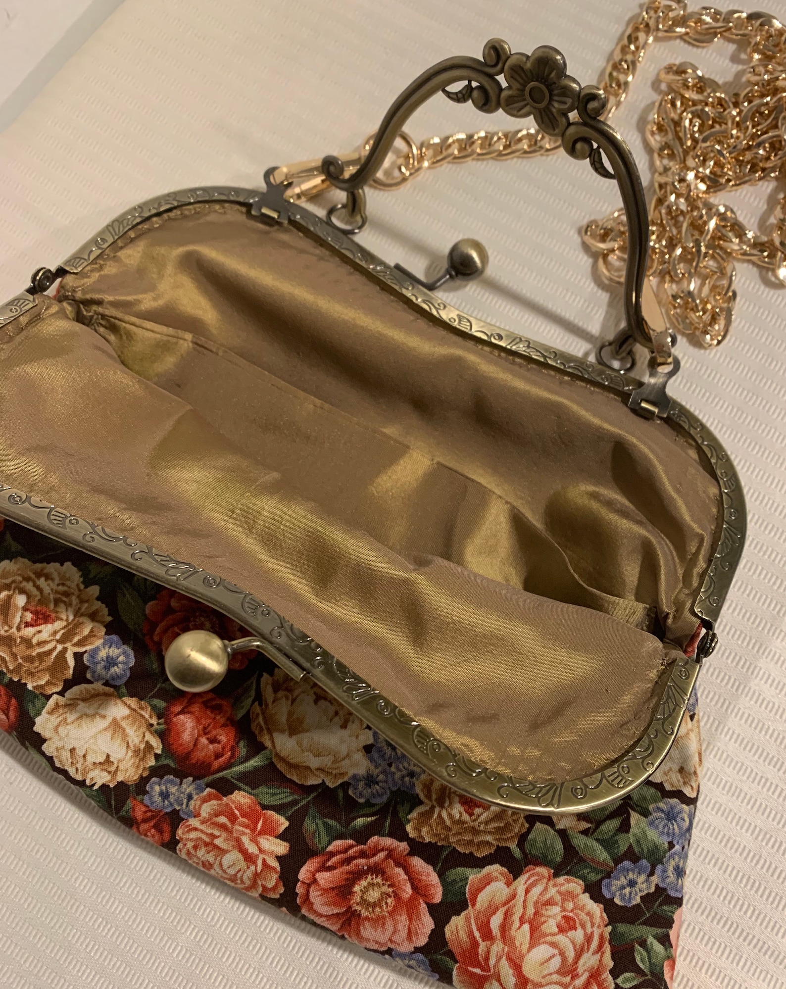 Kiss clasp handbag Vintage style handbag with shoulder chain Etsy