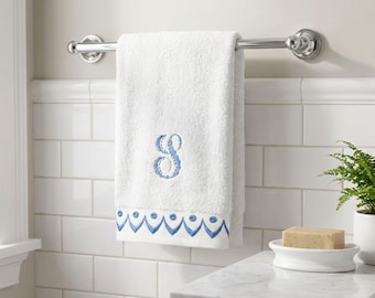 Scallop border bath towel set - Custom monogram embroidered - Bathroom decor