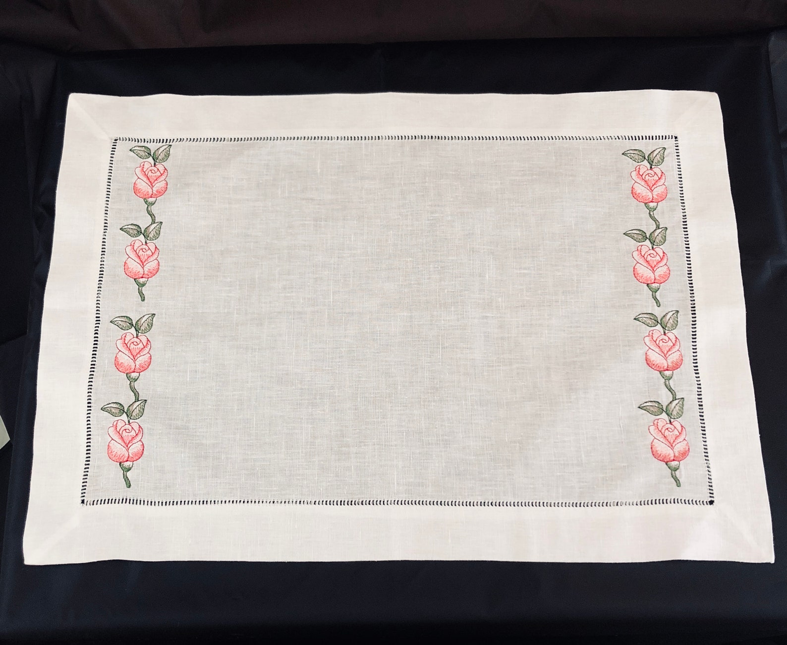 Rose Design Placemat, Linen Placemats, Placemats, Embroidered Placemat