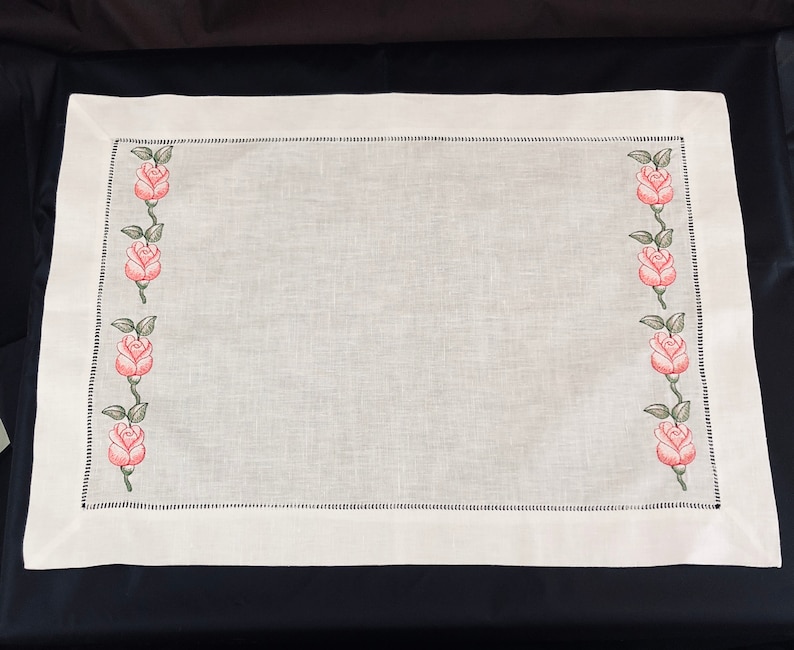 Rose Design Placemat, Linen Placemats, Placemats, Embroidered Placemat, Vintage Placemats