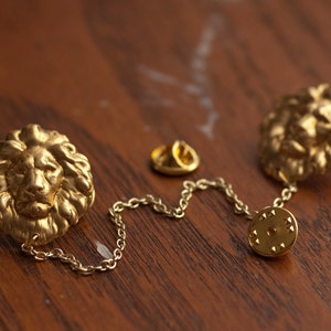 Gold Lion Head Collar/Cardigan Clip image 4