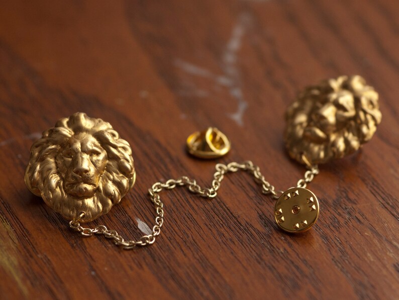 Gold Lion Head Collar/Cardigan Clip image 4