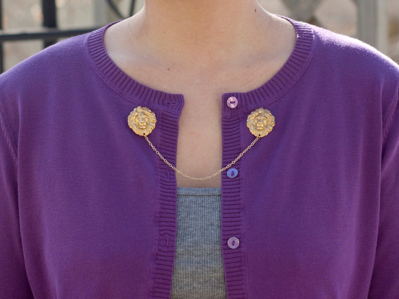 Gold Lion Head Collar/Cardigan Clip image 3