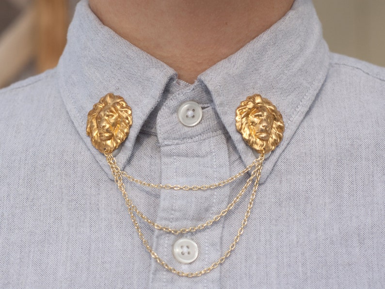 Gold Lion Head Collar/Cardigan Clip image 1