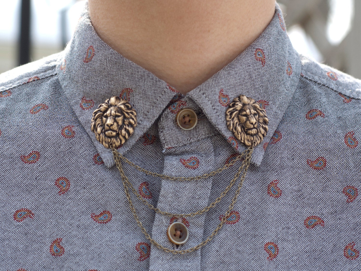 Bronze Lion Head Collar/Cardigan Clip