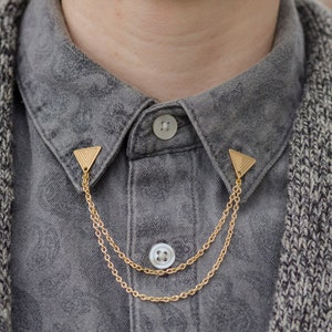Gold Etched Triangle Collar/Cardigan Clip