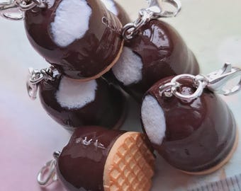 Schaumkuss Schokokuss Handgemacht Kawaii Charm aus Fimo | Süße Mini Anhänger | Unikat | Taschen- & Schmuck Charm