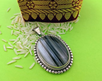 Large Banded Onyx Pendant // Vintage Black Onyx // Banded Stone Jewelry // 1980s Hippie Unisex Jewelry