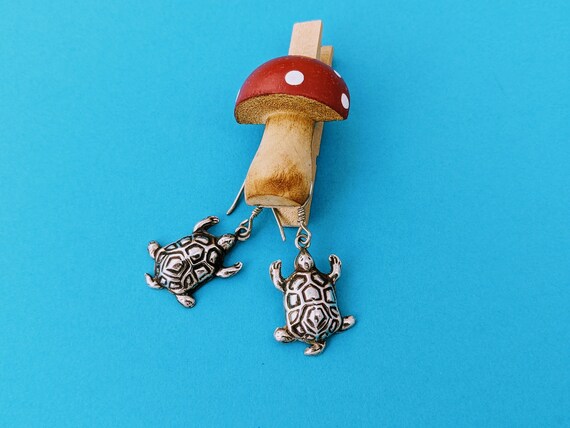 Incised Himalayan Tortoise Silver Dangle Earrings… - image 3