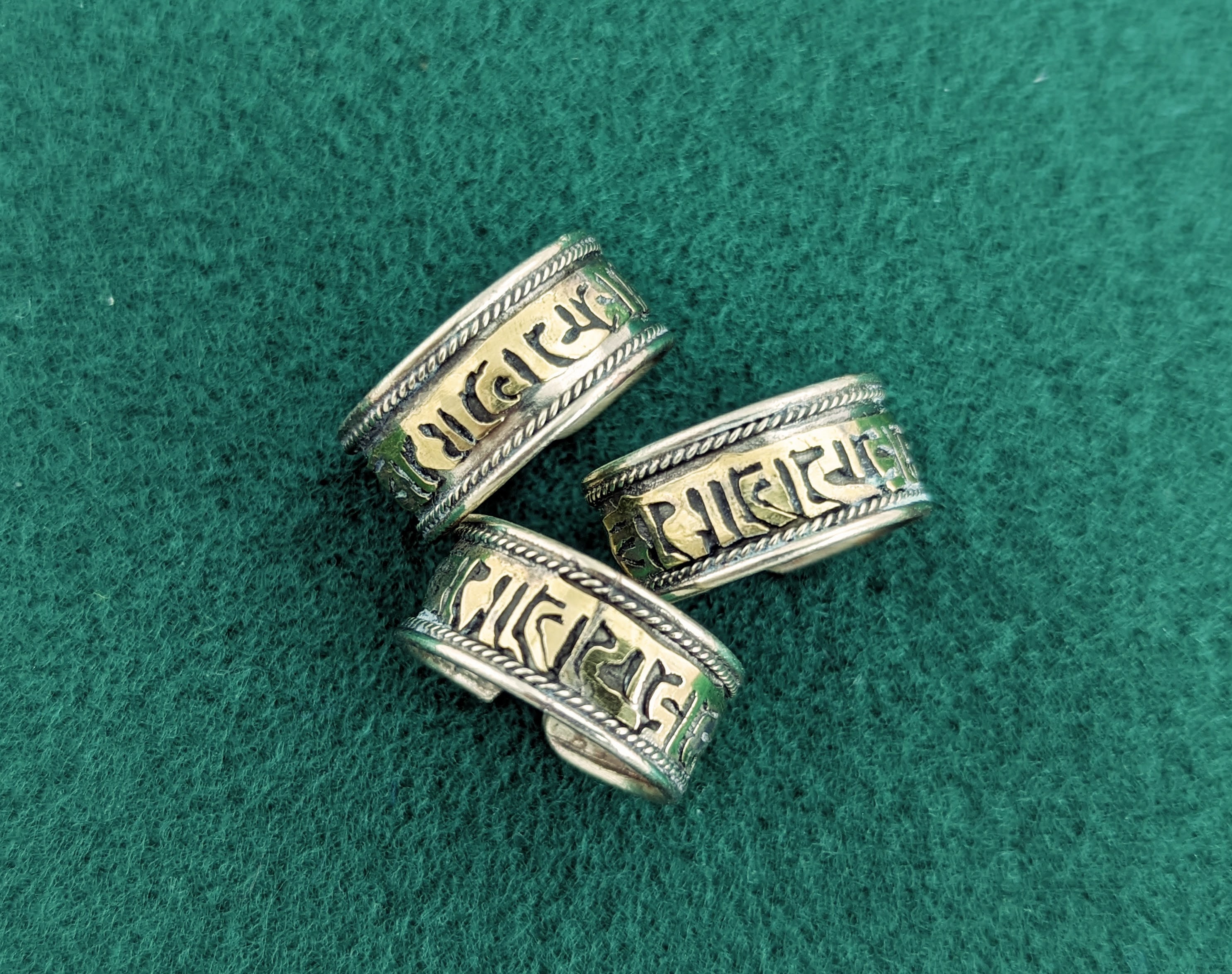 Vintage Om Mani Padme Hum Ring // Devanagari Script Meditation Ring ...