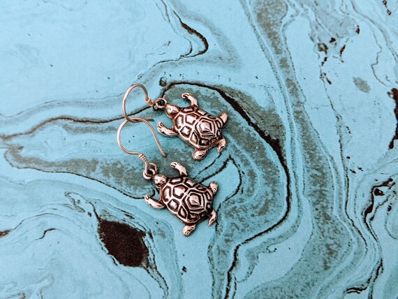 Incised Himalayan Tortoise Silver Dangle Earrings… - image 8