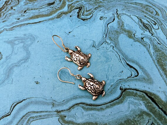 Incised Himalayan Tortoise Silver Dangle Earrings… - image 5