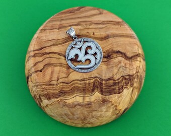 Om Mani Padme Hum Mantra Pendant // Vintage Silver Aum Symbol Jewelry // Himalayan Whimsigoth Seed Mantra Meditation Pendant