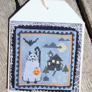 Spooky Cat - Part of the Spooky Stamp series- PDF pattern | cross stitch | cat | halloween | goth