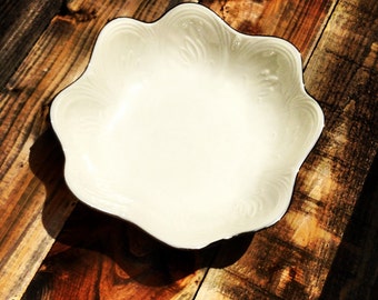 Lenox Platinum rim Scalloped bowl