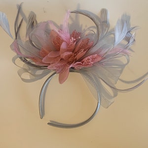 Caprilite Light Grey Silver & Dusty Pink Fascinator on Headband AliceBand UK Wedding Ascot Races Loop