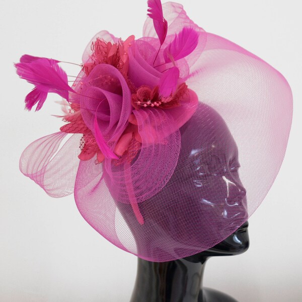 Caprilite grand Fuchsia rose vif fascinateur chapeau voile Net pince à cheveux Ascot Derby courses mariage bandeau plume fleur