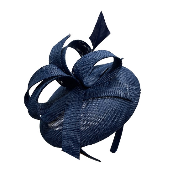 Rond Sinamay Pilulier Tissu Cerceaux Abstraits Longue Plume Bandeau Fascinator Mariages Ascot Hatinator Races Chapeau UK - Bleu Marine