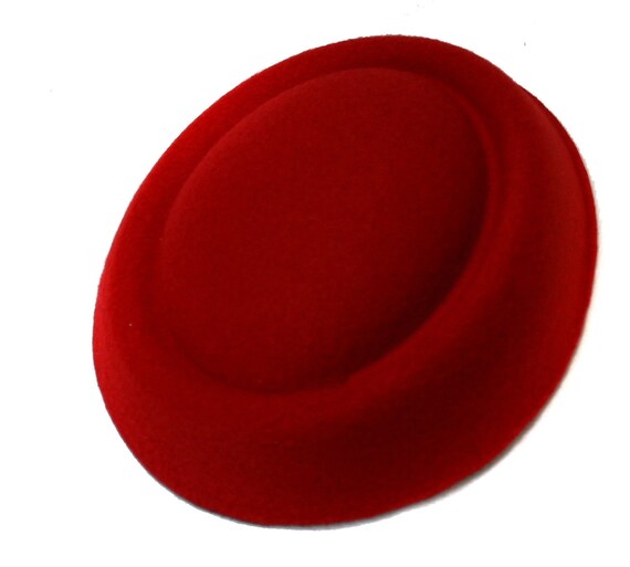 red fascinator uk