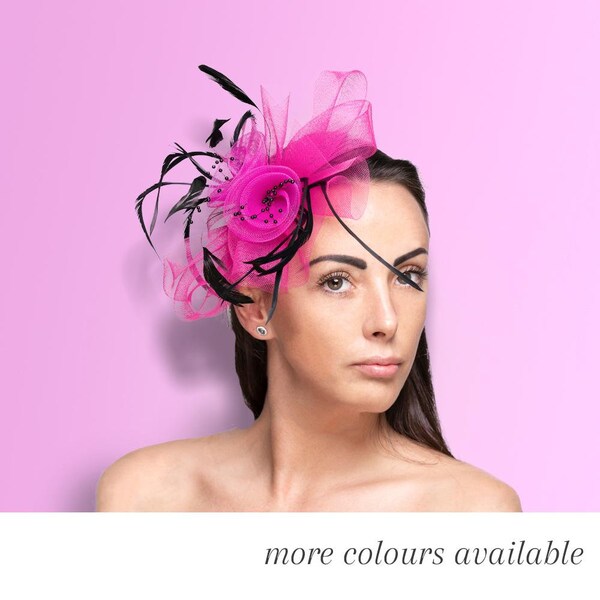 Fuchsia Rose Papillon Plume Noire Mariage Ascot Fascinator sur Peigne Chapeau Accessoires de Cheveux