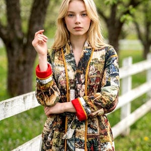 Padded Robe Jacket: Romantic Painting Print, Green/Yellow Piping in cotton and digital print
