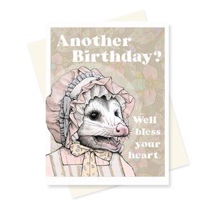 Carte d'anniversaire drôle d'opossum. Pays Possum Joyeux anniversaire. Bénissez votre coeur. Une autre bestiole sauvage d'anniversaire pour son animal de l'ouest