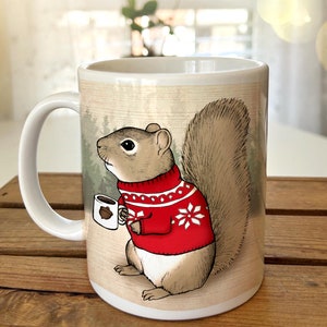Urlaub Eichhörnchen Keramikbecher. Mountain Home Weihnachtseichel Kaffeetasse. Nettes Eichhörnchen-Liebhaber-Geschenk. Heiße Schokolade.