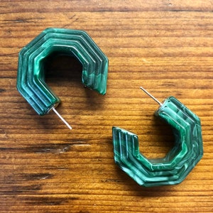 Vintage 1970s marbled Emerald Green Acrylic Deco Hoops Lightweight Navy Blue Pale Yellow Red Muave Peach 1.75 inch statement Green