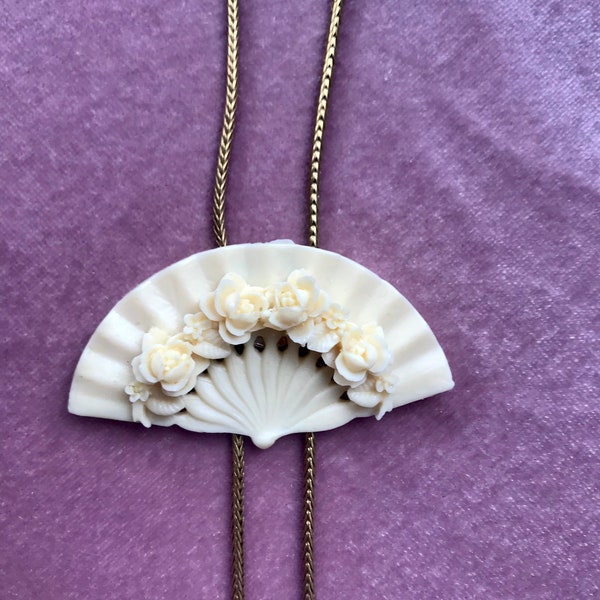 Vintage Acrylic Cream Floral Fan Chain Bolo 36” modern trendy geometric casual western acrylic Vintage 1960s 60s 1970s 70s