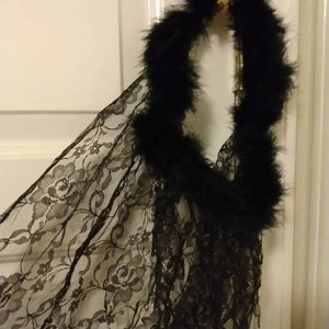 1990s Costume Lace with Elastic Head Piece Veil Size Large Girl