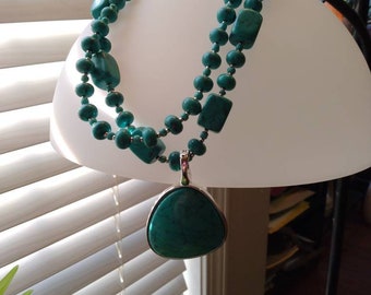 Chunky Pendant Bead Necklace Like New Vintage