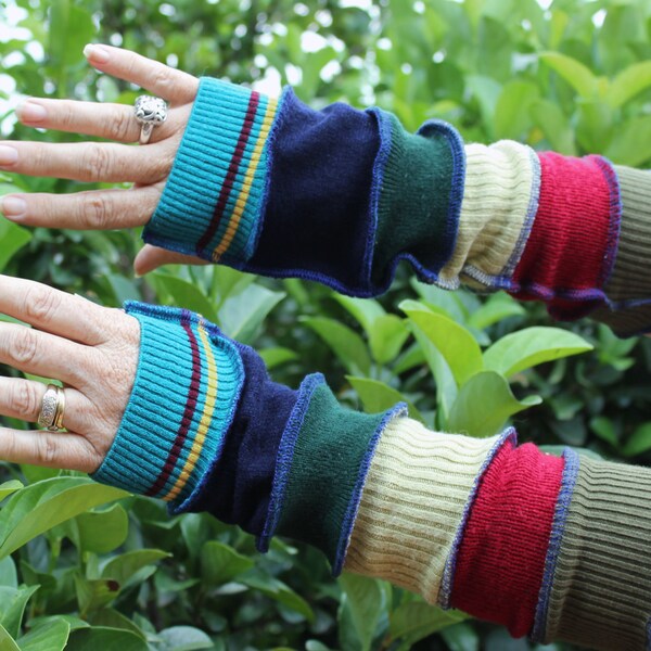 Calentadores de brazo largo, reciclado suéteres, guantes fingerless, guantes de Hippie, Katwise inspirado, guantes sin dedos Boho.