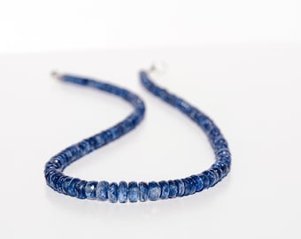 Collana di cianite, di altissima qualità, fantastica collana blu sfaccettata, pezzo unico fatto a mano.