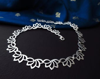 Sterling zilveren ketting van 44 cm, massieve vetersluiting.