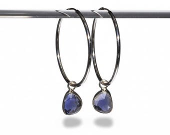 Iolite Zilveren Creolen – elegante oorbellen met een mystieke blauwe edelsteen