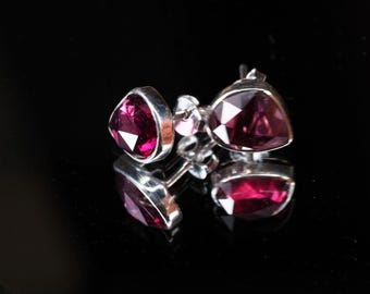 Oorbellen met granaat, roosgeslepen, 925 sterling zilver