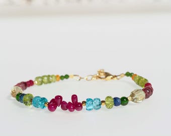 Bracciale con pietre preziose dai colori intensi, placcato oro vero