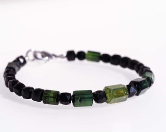 Esclusivo bracciale in tormalina verde con inserti in argento 925, pezzo unico.